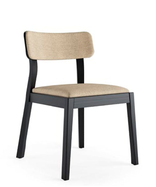 CASSALLO® Chaise SUZANNE EST fabriquée avec un large choix de tissus d'ameublement et de teintures en bois de hêtre de haute qualité.